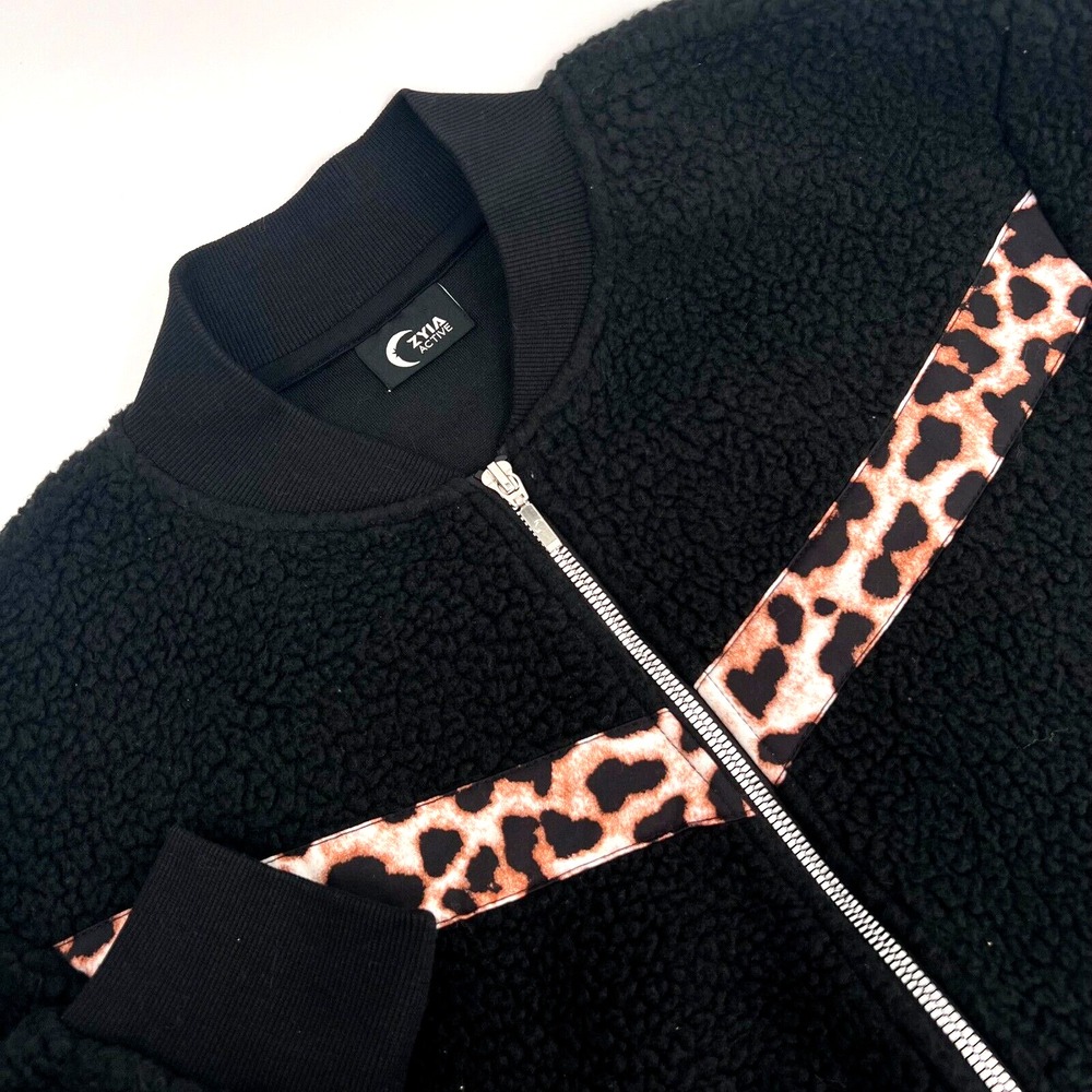 ZYIA ACTIVE Womens M Black Cheetah Accent Flying V Full-Zip Sherpa Fleece Jacket